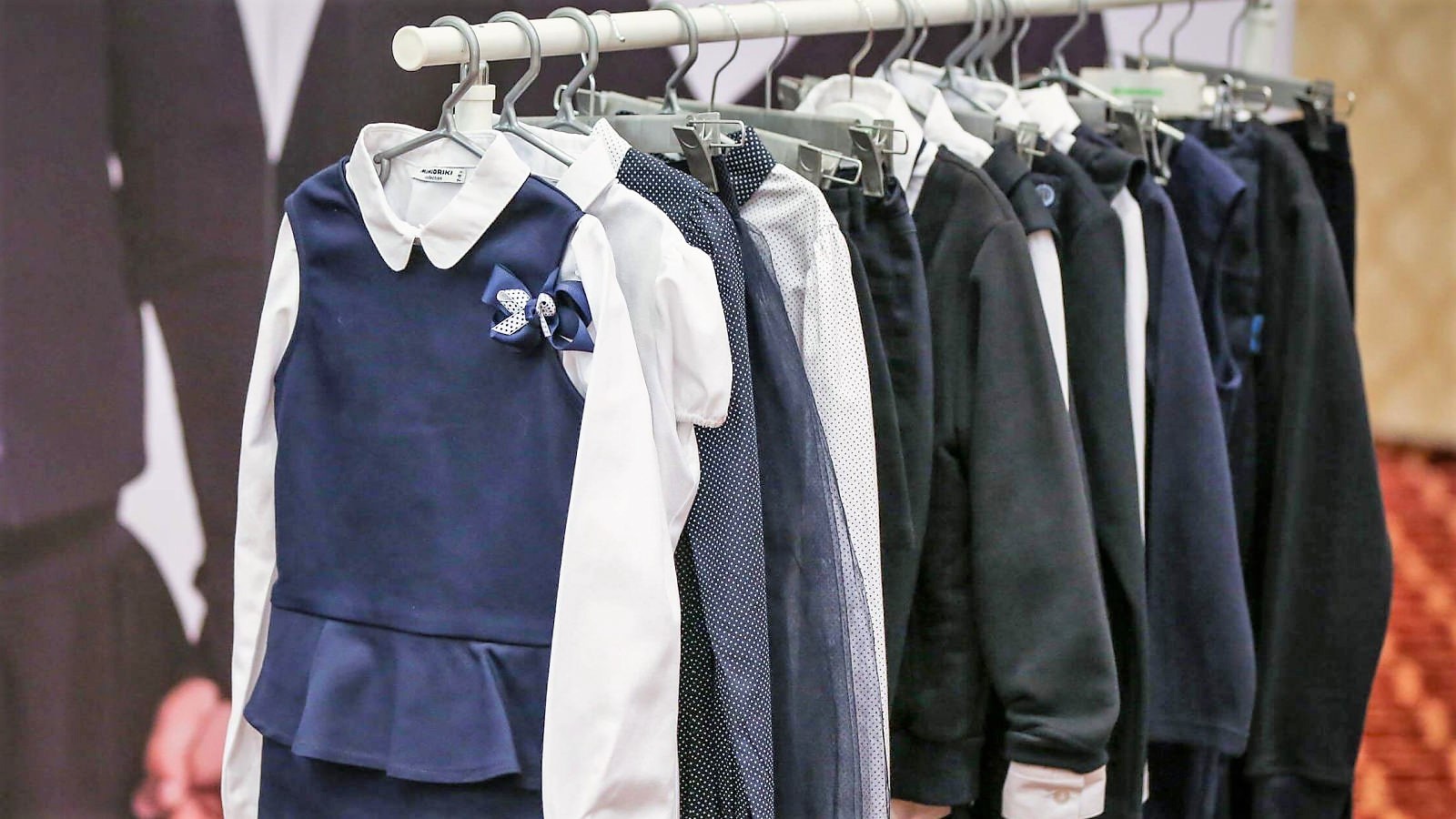 Школьная форма — повседневная униформа для учеников во время их нахождения в школе и на официальных школьных мероприятиях вне школы.